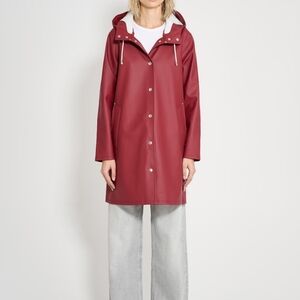 A Loves A Button Hooded Raincoat – Burgundy – Size L